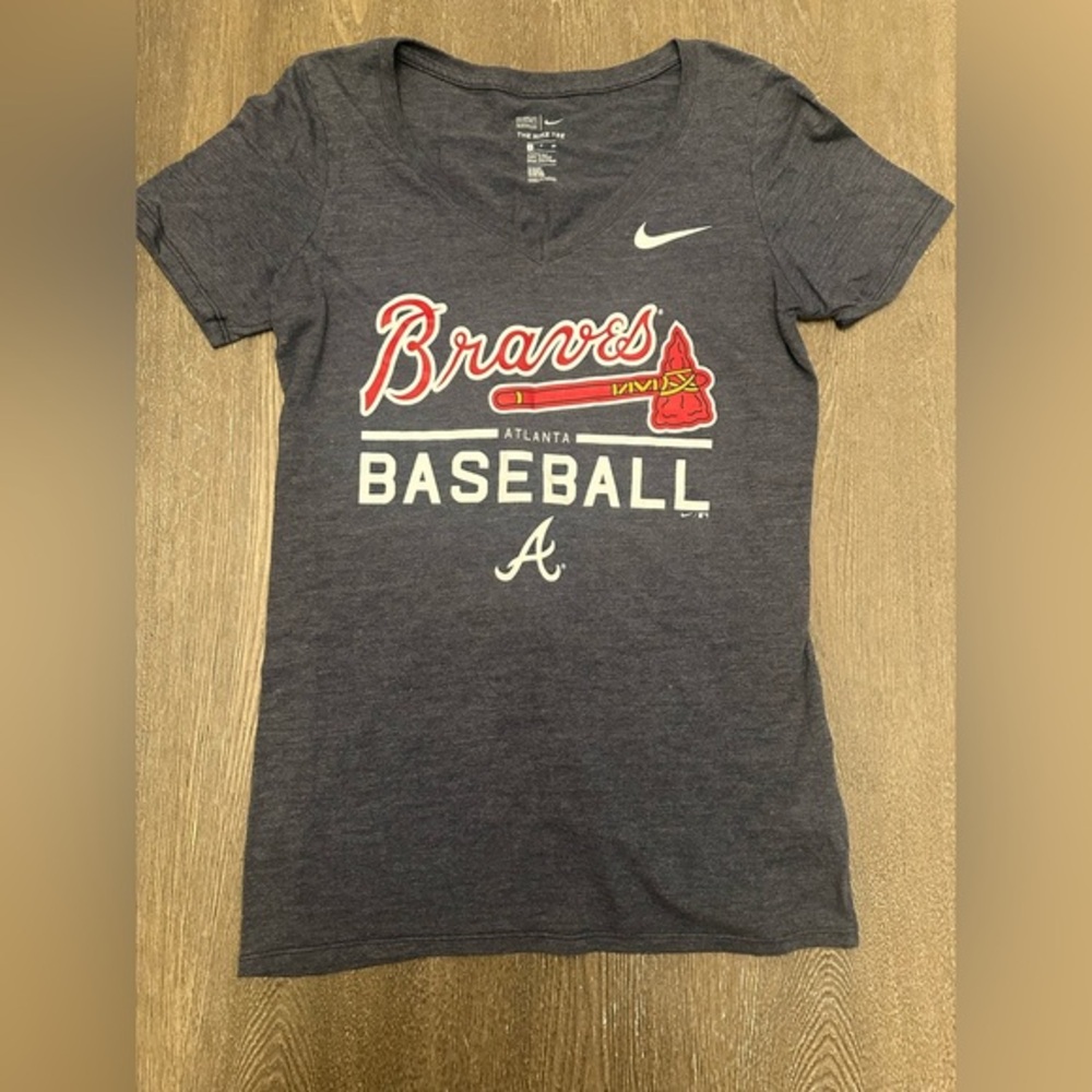 NIKE ATLANTA BRAVES VNECK BASEBALL TEE - Size Small SKU:528